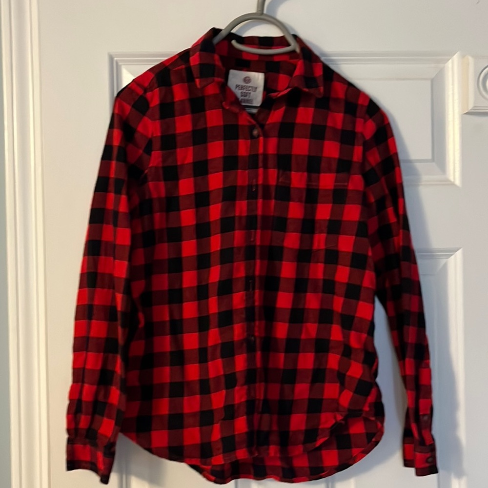 Small soft flannel long sleeve button down